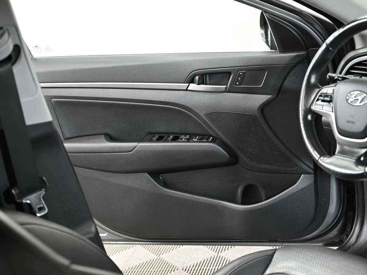 Hyundai Elantra, 2018 Фото №11